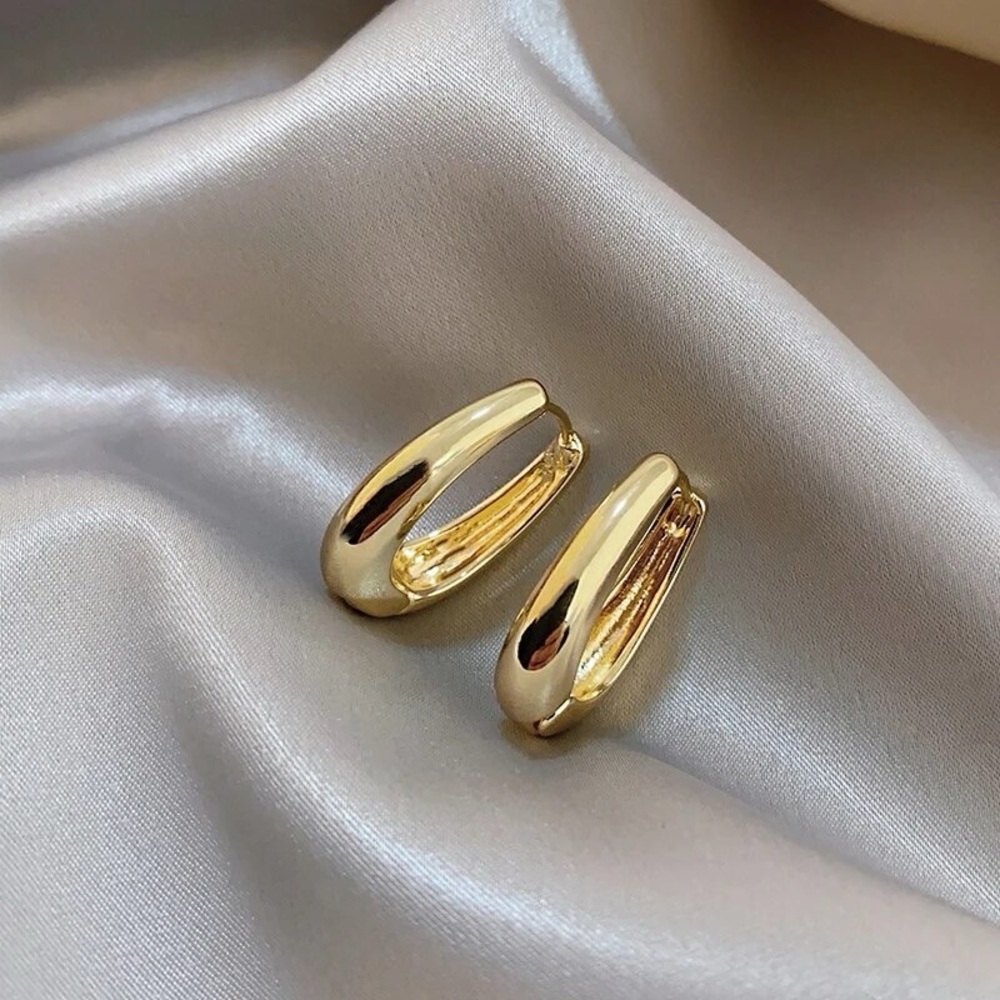 Trendy Oval Geometric Earrings in Gold & Silver Color - Picture 2 of 9